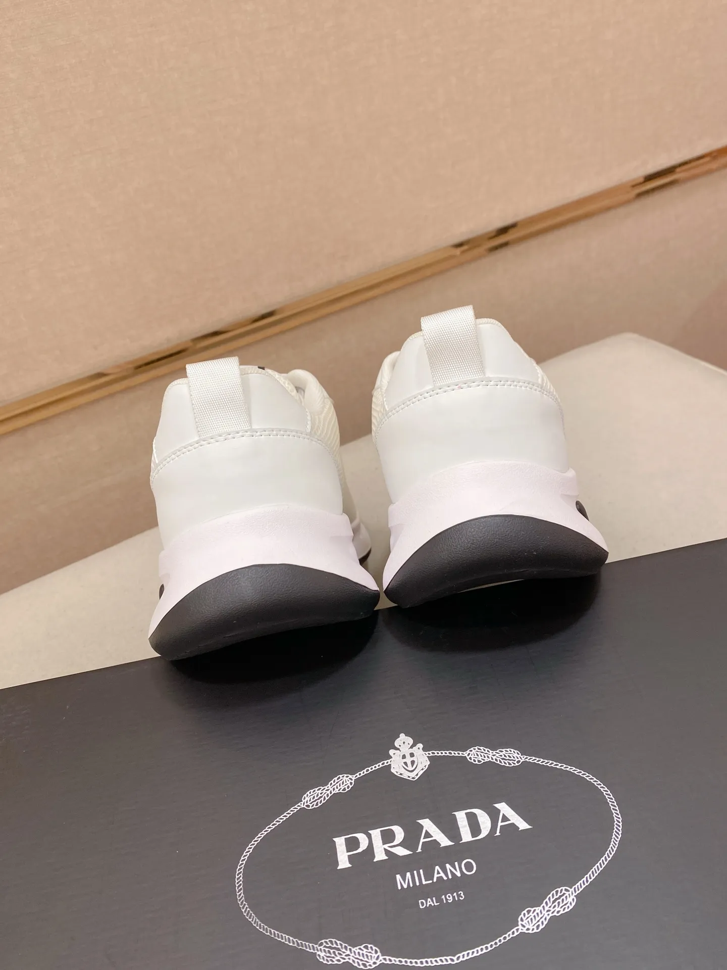 Men's men's shoes💰: 440💰[Prada～Prada] Trendy new styles are on the market. Same style as the official website. Counter quality. Original version. [Strong] [Strong] Imported selected first-layer cowhide. Comfortable and breathable sheepskin lining, fine workmanship, upper layer made of 100% pure cowhide, original last shape, comfortable on the feet, shoe sizes 38 to 44